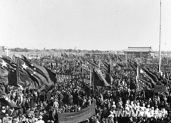 1949: Chinese people stood up