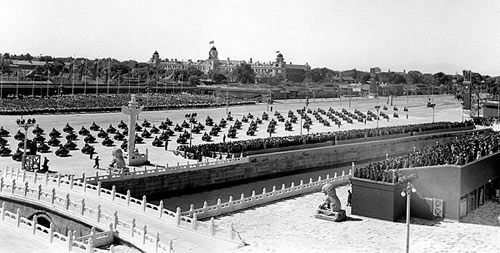 1952:Grand military parade on National Day