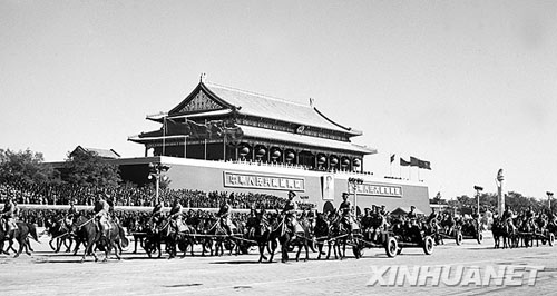 1952:Grand military parade on National Day