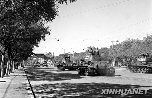 1952:Grand military parade on National Day