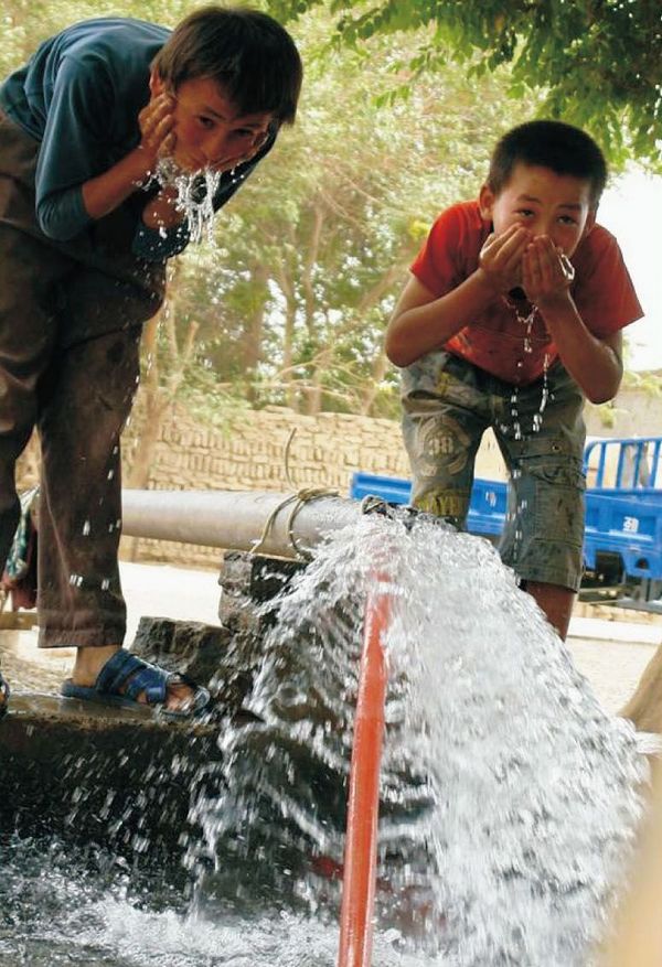 Online photo exhibition of China in Development (1911-2011)