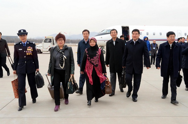 Deputies to 12th NPC arrive in Beijing