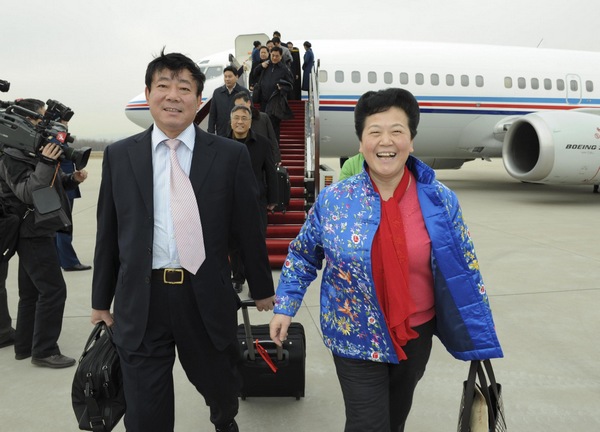 Deputies to 12th NPC arrive in Beijing