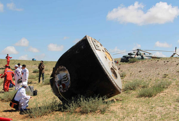 Shenzhou IX return capsule touches down