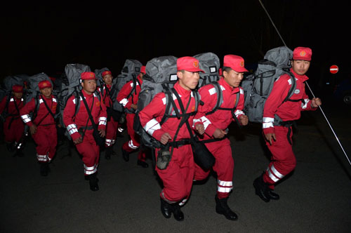 <FONT color=black>Live report: 7.0-magnitude quake hits SW China's Sichuan</FONT>