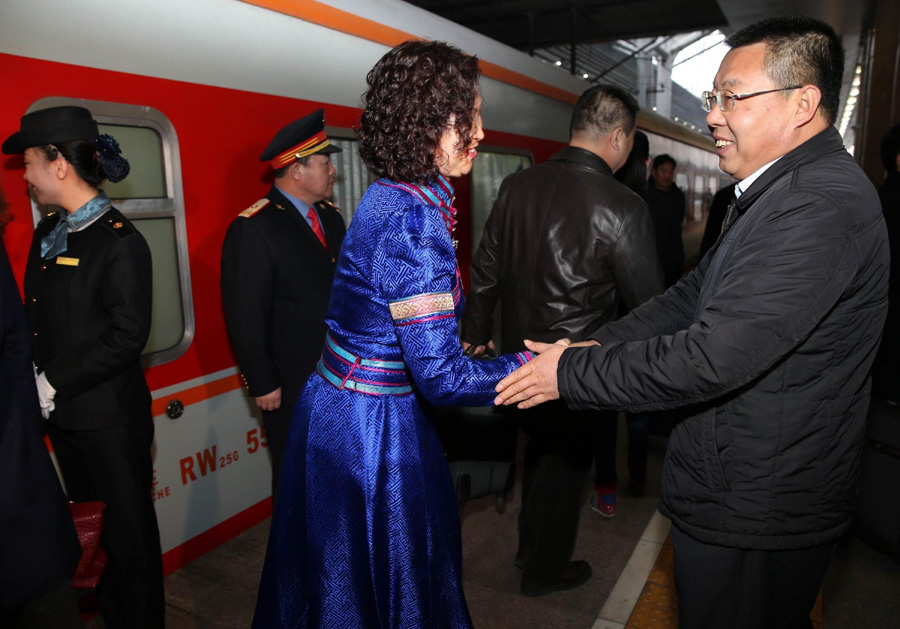 Deputies to the 12th NPC arrive in Beijing