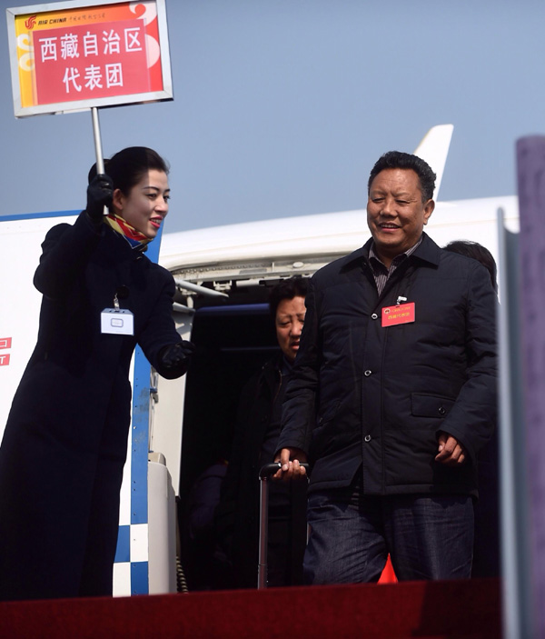 Deputies to the 12th NPC arrive in Beijing