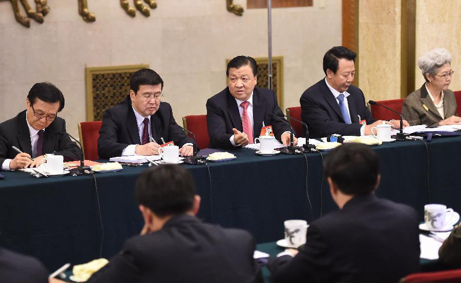 Chinese leaders join panel discussions