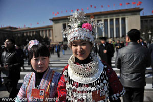 Chinese leaders join panel discussions