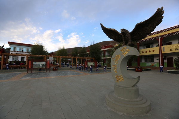 Primary school at the verge of Qinghai-Tibetan Plateau