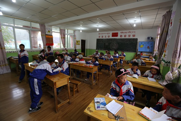 Primary school at the verge of Qinghai-Tibetan Plateau