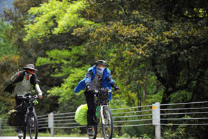 Sichuan-Tibet Highway boosts tourism in remote mountainous village