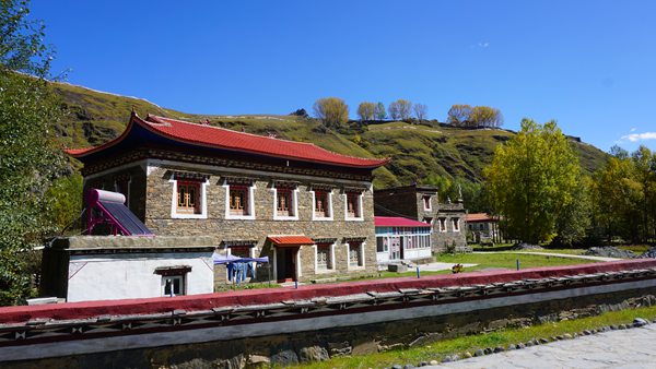 Sichuan-Tibet Highway boosts tourism in remote mountainous village