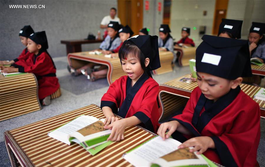 Children have Sinology class at Hainan Museum in S China's Haikou