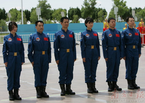 6 astronauts compete for 3 spots on Shenzhou IX