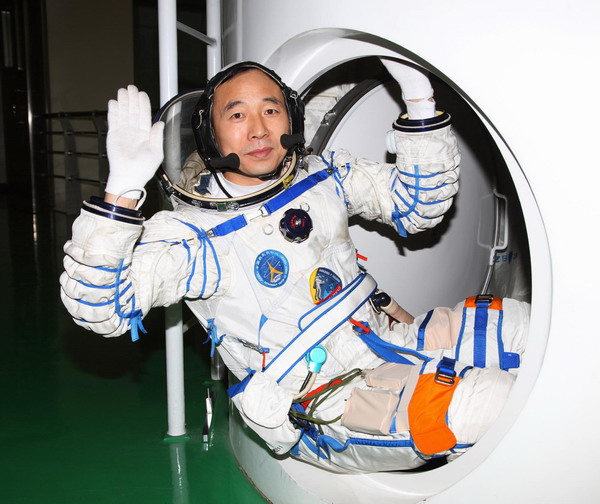 Crew of China's Shenzhou IX space mission