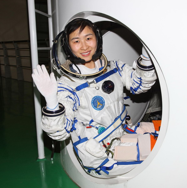 Crew of China's Shenzhou IX space mission