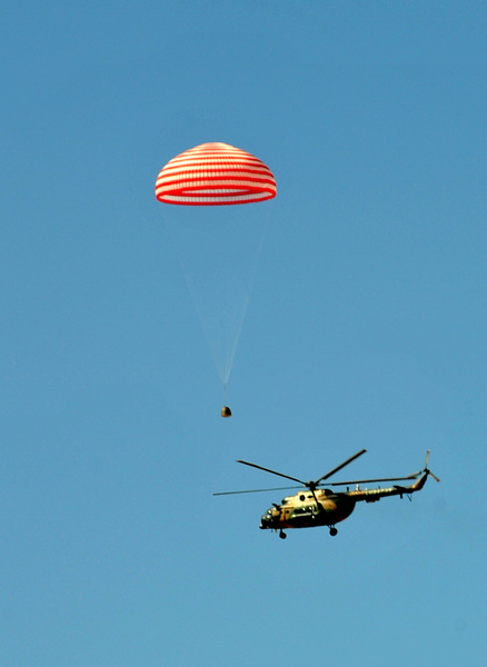 Shenzhou IX return capsule touches down