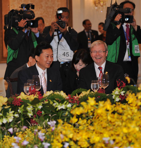 APEC leaders attend welcoming luncheon at Istana