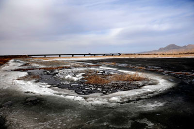 This photo taken on March 11, 2008 shows frozen river on an Inner Mongolia section of the Yellow River, China's second longest river. North China regions are on high alert against the most severe Yellow River flood threat caused by ice blockage in 40 years as the spring thaw began on Tuesday. [Xinhua]