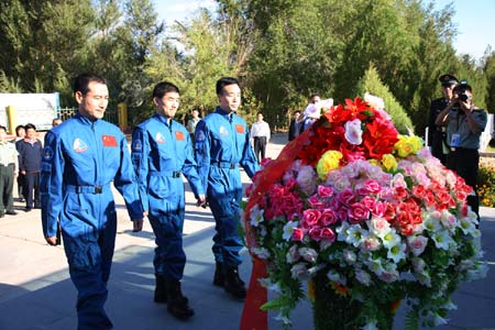 This file photo dated on Aug. 29, 2008 shows Chinese taikonauts (L-R) Zhai Zhigang, Liu Boming and Jing Haipeng expressing condolence to the martyrs at the Jiuquan Satellite Launch Center in Gansu Province of northwestern China. The Shenzhou-7 spaceship will carry three taikonauts for China