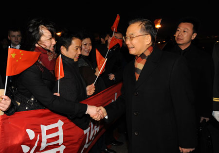 Chinese Premier Wen Jiabao arrived here on Monday for an official visit aimed at strengthening China's strategic partnership with Russia.