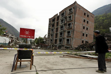 Quake county reopens to mourners