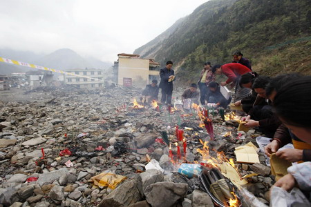 Quake county reopens to mourners