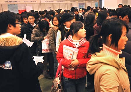 Official: job market still 'grave' for graduates