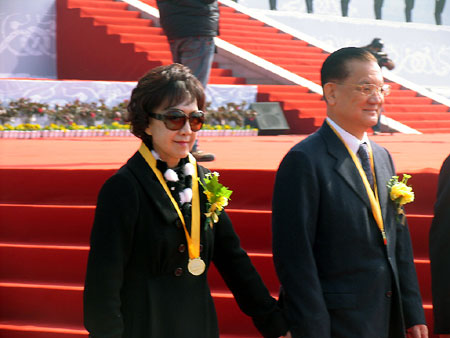 10,000 Chinese pay homage to Yellow Emperor