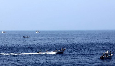 Chinese naval fleet wards off pirates' attack