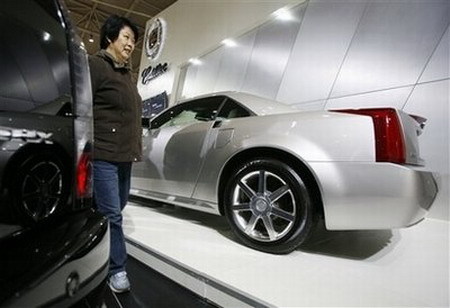 China's auto sales hit record 1.11m in March