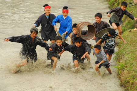 Miao people celebrate Sisters Festival