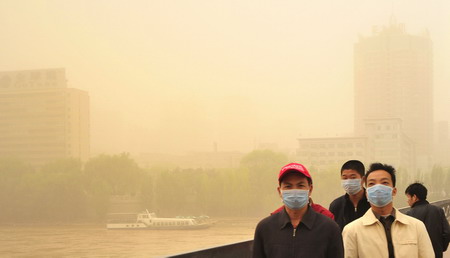 NW China sandstorm shuts airports, schools