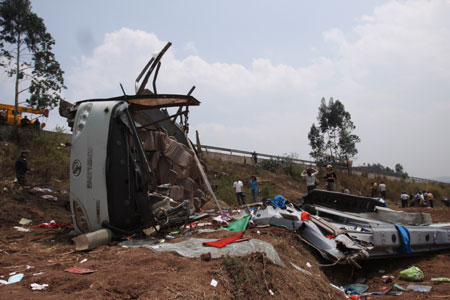 Bus-truck collision kills 21 in SW China