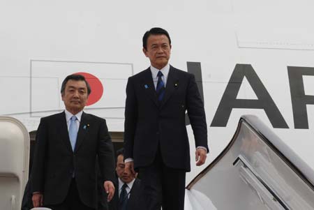 Wen, Japanese PM discuss bilateral ties, global downturn