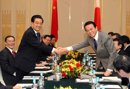 Hu calls on joint efforts to settle China-Japan disputes