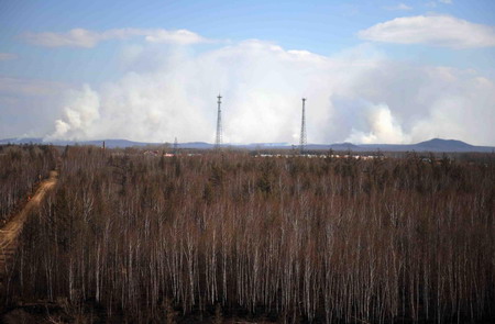 Forest fire rages on in NE China, 1 killed