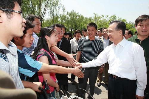 Premier inspires young Chinese ahead of Youth Day