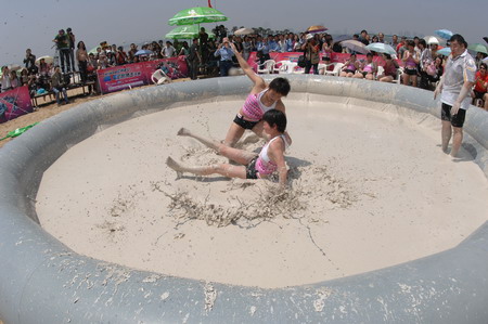 Mud and guts in women's mud wrestling contest