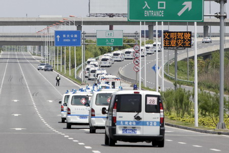 Mexicans fly back home from Shanghai