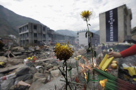 Quake survivors mourn as anniversary nears