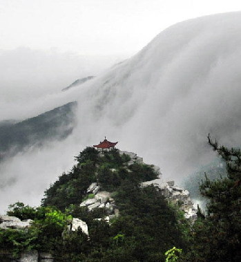 Clouds waterfalls appear on Lushan Mountain