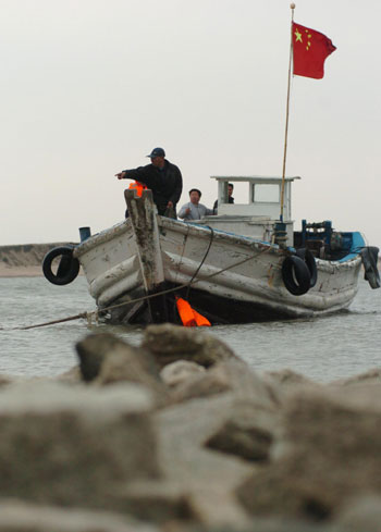 Survival chances slim for 11 missing people in NE China ship sink