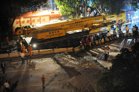 Rescue under way as viaduct collapse kills 6