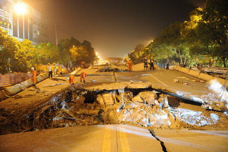 Rescue under way as viaduct collapse kills 6