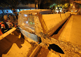 Rescue under way as viaduct collapse kills 6