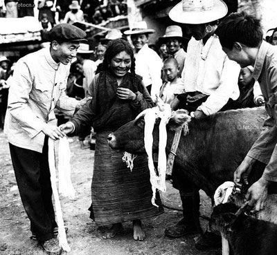 Photo album showcasing 60 years of new China launched