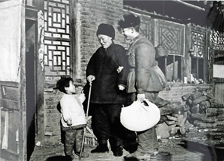 Photo album showcasing 60 years of new China launched