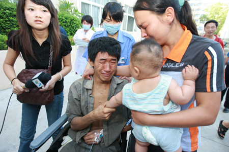 Eight rescued after 64 hours trapped in S China tunnel